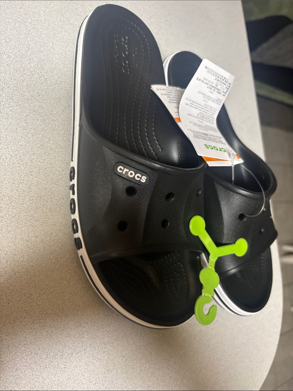 BNWT WOMENS CROC ICONIC COMFORT SANDALS SIZE M6/W8 blk/white